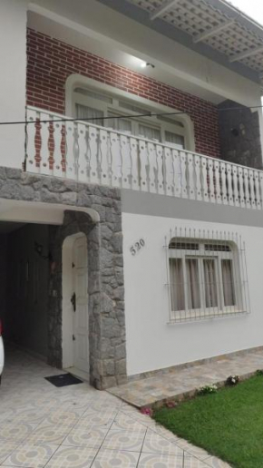 Casa de 2 Pavimentos Inteira com garagem